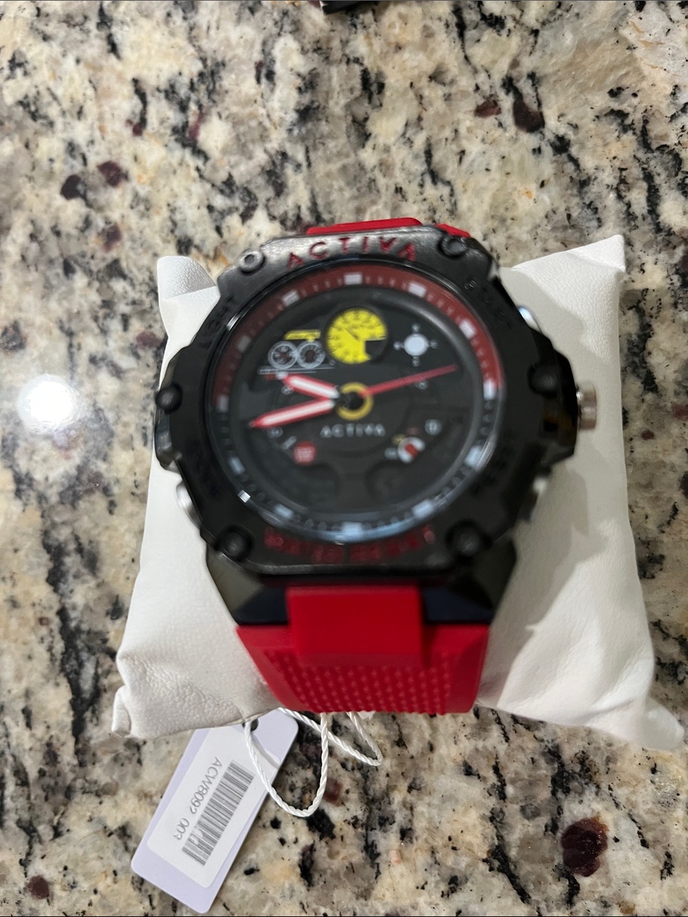 Ativa Red and Black Men’s Sport Watch with Yellow Dial Accent / beautiful watch